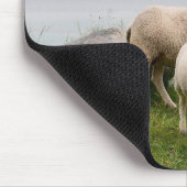 Gepersonaliseerde schapen naast stille wateren muismat (Hoek)
