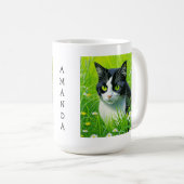 Gepersonaliseerde Schattige kat in een veld van Da Koffiemok (Voorkant rechts)