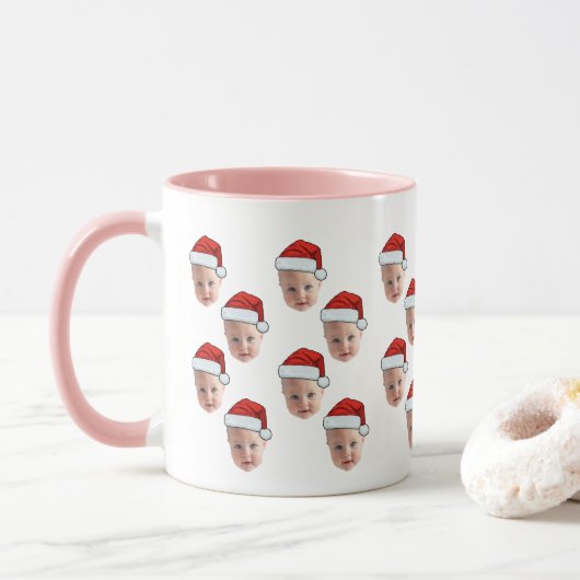 Gepersonaliseerde Schattigee Baby Face Santa Hat K Mok (Met donut)