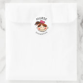 Gepersonaliseerde Schattigee Brunette Cartoon Verp Ronde Sticker (Tas)