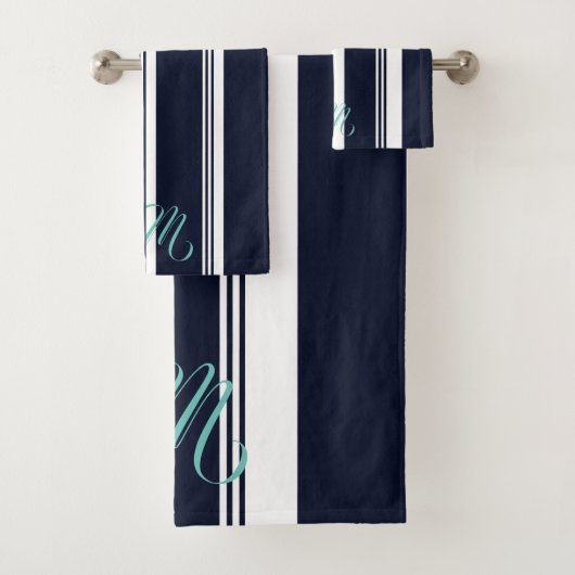 Gepersonaliseerde Schattigee Cursive Navy Vertical Bad Handdoek (Insitu)