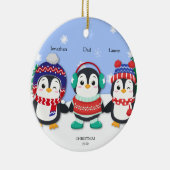 Gepersonaliseerde Schattigee drie pinguïn sneeuwsc Keramisch Ornament (Rechts)