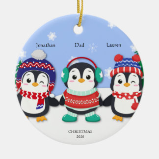 Gepersonaliseerde Schattigee drie pinguïn sneeuwsc Keramisch Ornament