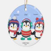 Gepersonaliseerde Schattigee drie pinguïn sneeuwsc Keramisch Ornament (Links)
