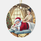 Gepersonaliseerde Schattigee Kerstman krijgt een m Keramisch Ornament (Links)