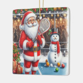 Gepersonaliseerde Schattigee Kerstman spelen Pickl Keramisch Ornament (Links)