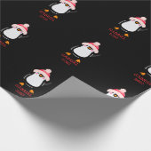 Gepersonaliseerde Schattigee kerstpinguïn in rood  Cadeaupapier (Hoek)