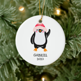 Gepersonaliseerde Schattigee kerstpinguïn in rood  Keramisch Ornament