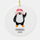 Gepersonaliseerde Schattigee kerstpinguïn in rood Keramisch Ornament (Achterkant)