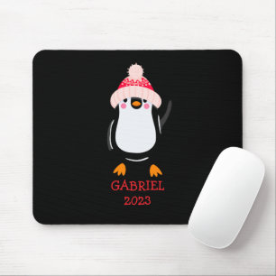 Gepersonaliseerde Schattigee kerstpinguïn in rood  Muismat