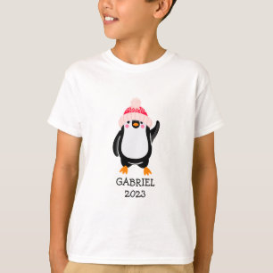 Gepersonaliseerde Schattigee kerstpinguïn in rood T-shirt