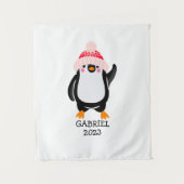 Gepersonaliseerde Schattigee kerstpinguïn in rood  Wandkleed (Voorkant)