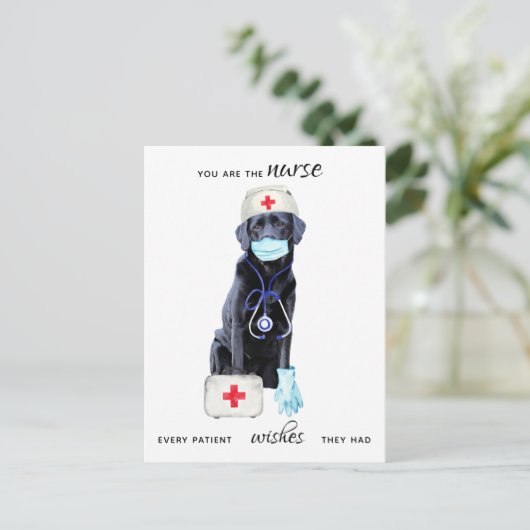 Gepersonaliseerde Schattigee Nursing Dog Nurses Da Feestdagenkaart (Staand voorkant)