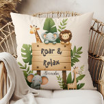 Gepersonaliseerde Schattigee Oerwoud Dieren Kinder Kussen<br><div class="desc">Voeg een vleugje grillige en gepersonaliseerde charme toe aan uw interieur met ons gepersonaliseerde Waterverf Safari Animals Sierkussen! Dit prachtige kussen heeft betoverende waterverf illustraties van safaridieren, elk boordevol karakter en persoonlijkheid. Van majestueuze leeuwen tot speelse olifanten, elk detail wordt liefdevol weergegeven in levendige tinten, waardoor een boeiend middelpunt ontstaat...</div>