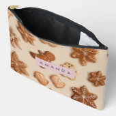 Gepersonaliseerde Schattigee pastel Gingerbread Co Etui (Open)