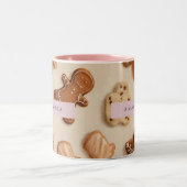 Gepersonaliseerde Schattigee pastel Gingerbread Co Tweekleurige Koffiemok (Center)