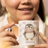 Gepersonaliseerde Schattigee Roze Winter Pinguïn K Koffiemok