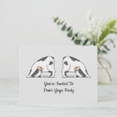 Gepersonaliseerde Schattigee Yoga Hond Thema Uitno Kaart (Staand voorkant)