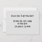 Gepersonaliseerde Schattigee yogakat op een boxuit Kaart (Achterkant)