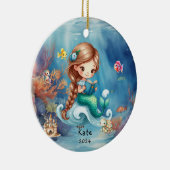 Gepersonaliseerde Schattigee Zeemeermin Oceaan Fot Keramisch Ornament (Rechts)