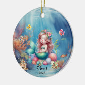 Gepersonaliseerde Schattigee Zeemeermin Oceaan Fot Keramisch Ornament (Links)