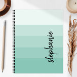 Gepersonaliseerde Signature Color Block Aqua 2024 Planner<br><div class="desc">Dit trendy moderne ontwerp kenmerkt vijf strepen van het kleurenblok in gradiënttinten van licht tot middelgroot water. Personaliseer het met jouw naam in verticaal zwart handschrift handschrift.</div>
