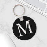 Gepersonaliseerde Sleutelhanger van het Monogram e<br><div class="desc">De gepersonaliseerde eigenschappen van het Monogram en van de Cadeaufunctie van de Naam personaliseerde monogram en naam in klassieke serif doopvontstijl. Perfect als vaderdag cadeaus voor vader,  cadeaus voor groomsmen en voor speciale gelegenheden.</div>