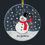 Gepersonaliseerde Snowman-kerstboomdecoratie Keramisch Ornament<br><div class="desc">Deze sneeuwscène uit de kerstsneeuw is geprint van een collage die is ontworpen door Helen McCartney Design.</div>