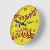Gepersonaliseerde Softball Clocks Jouw naam en JAA Ronde Klok (Hoek)