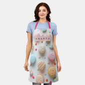 Gepersonaliseerde Speelse Pastel Macaron & Candy H Schort (Gedragen)