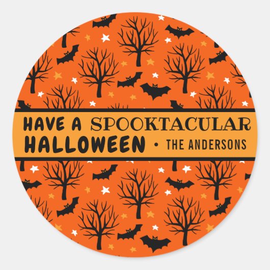 Gepersonaliseerde Spooky Trees en Bats Halloween Ronde Sticker (Voorkant)