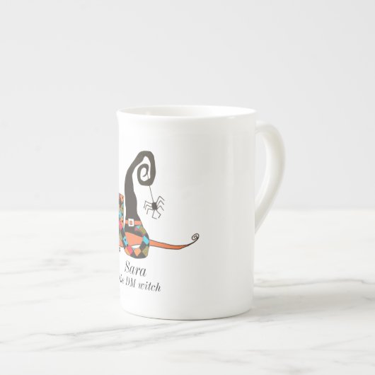 Gepersonaliseerde Spooky Witch's Pet en Boot Porselein Kop (Voorkant rechts)