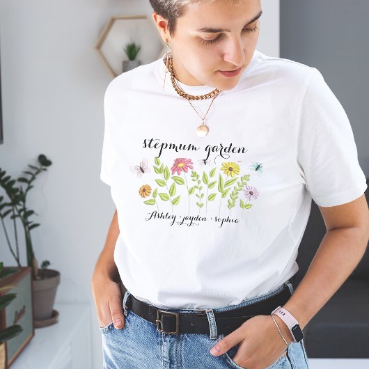 Gepersonaliseerde stap kinder naam bloemen moederd t-shirt