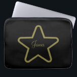 Gepersonaliseerde Star Tablet Hoesje Laptop Sleeve<br><div class="desc">Voor de filmliefhebber...  of voor een stralende ster die je misschien kent...  Een zwarte achtergrond met een gouden ster...  en gouden cursieve letters...  gepersonaliseerd met een speciale naam...  Geweldig klein cadeau idee...  voor verjaardagen,  feesten,  feestdagen en meer...  of voeg een vleugje  charme toe aan je eigen apparaat... </div>