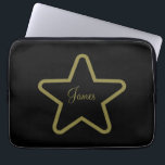 Gepersonaliseerde Star Tablet Hoesje Laptop Sleeve<br><div class="desc">Voor de filmliefhebber... of voor een stralende ster die je misschien kent... Een zwarte achtergrond met een gouden ster... en gouden cursieve letters... gepersonaliseerd met een speciale naam... Geweldig klein cadeau idee... voor verjaardagen, feesten, feestdagen en meer... of voeg een vleugje charme toe aan je eigen apparaat... </div>