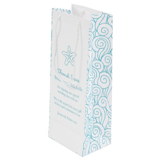 Gepersonaliseerde stervisblauwe bruiloft gunt wijn wijn cadeautas (Achterkant Gekanteld)