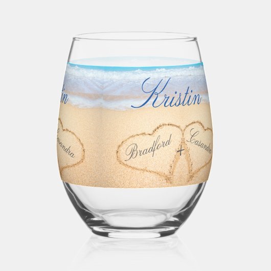 Gepersonaliseerde strand bruiloft harten in zand g wijnglas zonder voet (Achterkant)
