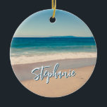 Gepersonaliseerde Strandfoto Ocean Blue Schilderac Keramisch Ornament<br><div class="desc">Een mooie foto in stijl van een strand in Californië rond keramisch kerstornament. Pas met haar naam aan om uw eigen gepersonaliseerde geschenk op maat te creëer. Voor kortere namen is er voldoende ruimte om de lettergrootte te vergroten. Er zijn veel mooie moderne kalligrafie script stijlen om uit te kiezen....</div>