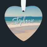 Gepersonaliseerde Strandfoto Ocean Blue Schilderac Ornament<br><div class="desc">Een mooie  stijl foto van een strand in Californië hartvormige acryl kerstversiering. Pas met haar naam aan om uw eigen gepersonaliseerde geschenk op maat te creëer. Voor kortere namen is er voldoende ruimte om de lettergrootte te vergroten. Er zijn veel mooie moderne kalligrafie script stijlen om uit te kiezen.</div>