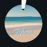 Gepersonaliseerde Strandfoto Ocean Blue Schilderac Ornament<br><div class="desc">Een mooie  stijl foto van een strand in Californië rond acryl kerstversiering. Pas met haar naam aan om uw eigen gepersonaliseerde geschenk op maat te creëer. Voor kortere namen is er voldoende ruimte om de lettergrootte te vergroten. Er zijn veel mooie moderne kalligrafie script stijlen om uit te kiezen.</div>