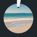 Gepersonaliseerde Strandfoto Ocean Blue Schilderac Ornament<br><div class="desc">Een mooie  stijl foto van een strand in Californië rond acryl kerstversiering. Pas met haar naam aan om uw eigen gepersonaliseerde geschenk op maat te creëer. Voor kortere namen is er voldoende ruimte om de lettergrootte te vergroten. Er zijn veel mooie moderne kalligrafie script stijlen om uit te kiezen.</div>