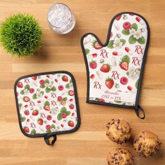 Gepersonaliseerde Strawberry & Capsule Apotheek Ovenwant & Pannenlap Set (Top down)