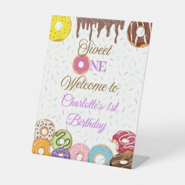 Gepersonaliseerde Sweet One First Birthday Welkom  Reclamebord Met Voetstuk