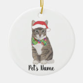 Gepersonaliseerde Tabby Cat (Grey) Santa Hat & Bow Keramisch Ornament (Voorkant)