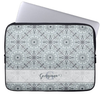 Gepersonaliseerde tegelbloemenharmonie grijs manda laptop sleeve