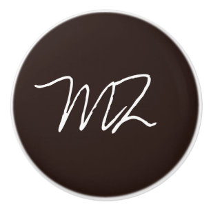 Gepersonaliseerde tekst op donkere chocolade keramische knop