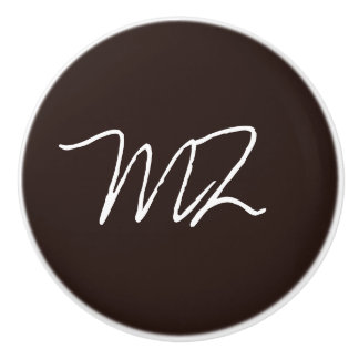 Gepersonaliseerde tekst op donkere chocolade keramische knop