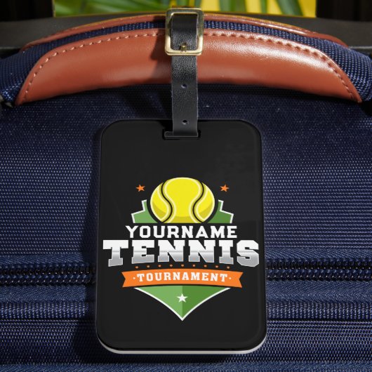 Gepersonaliseerde Tennisser NAAM Varsity Toernooi Bagagelabel (Voorkant Insitu 2)