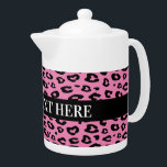 Gepersonaliseerde theepot met roze luipaard print<br><div class="desc">Gepersonaliseerde theepot met roze luipaard print. Aangepaste kleur theepot met je eigen tekst. Versier je eigen met een cool design.</div>
