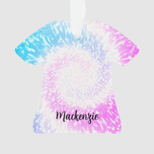 Gepersonaliseerde Tie Dye Hippy Swirl TShirt Kerst Ornament (voorkant)